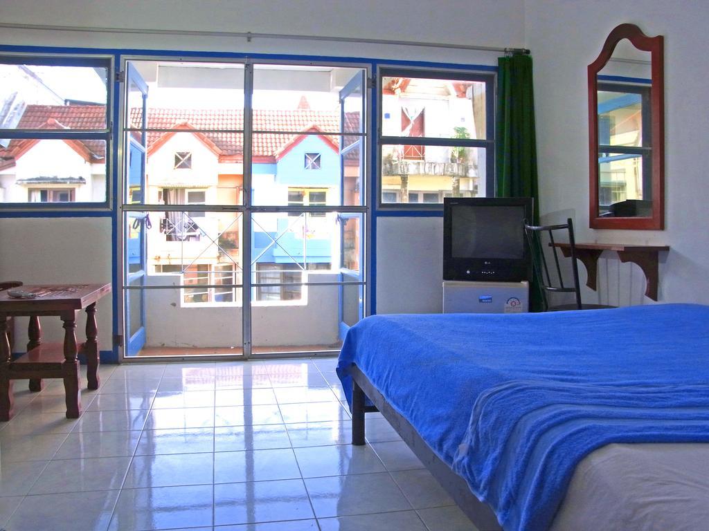 Niku Guesthouse Patong Екстер'єр фото