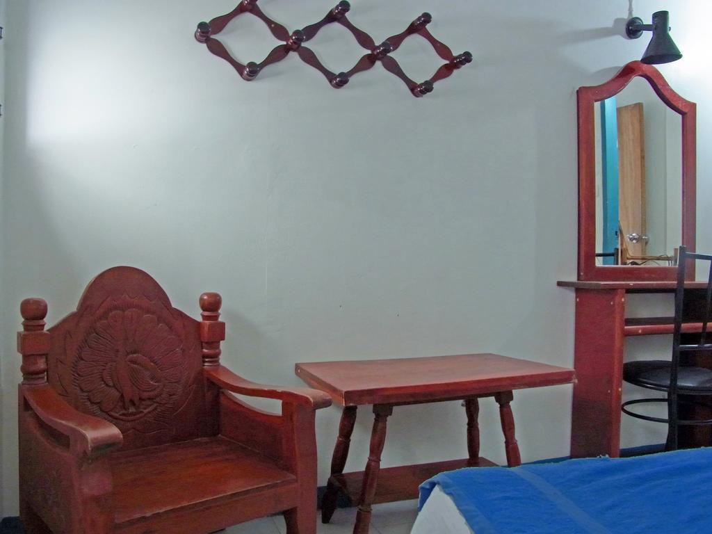 Niku Guesthouse Patong Екстер'єр фото
