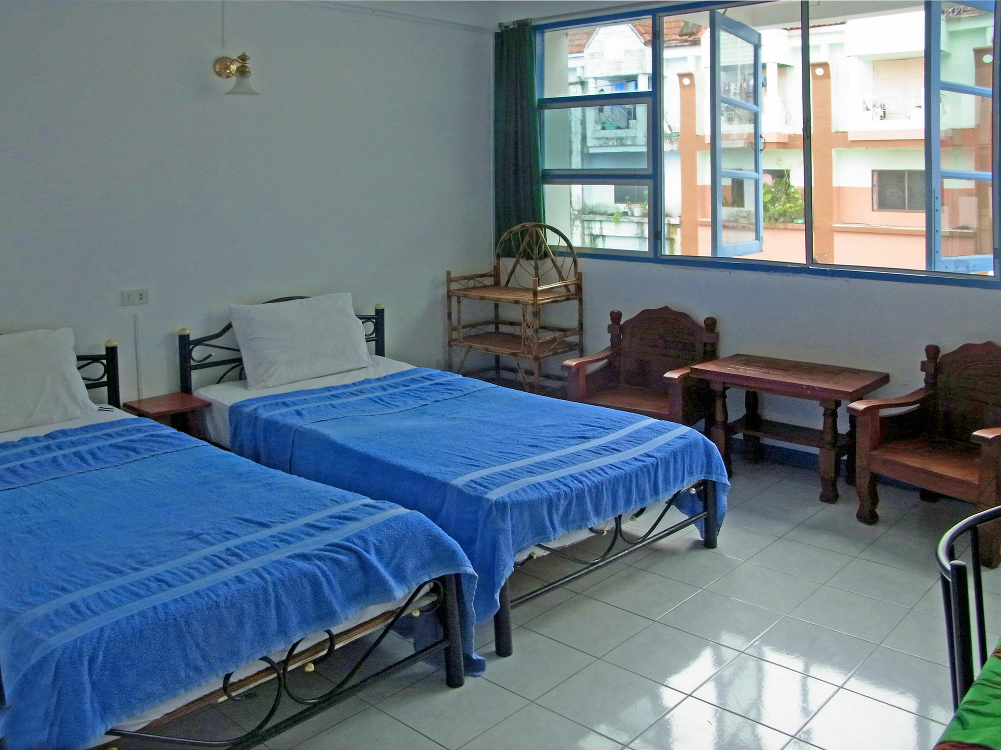Niku Guesthouse Patong Екстер'єр фото