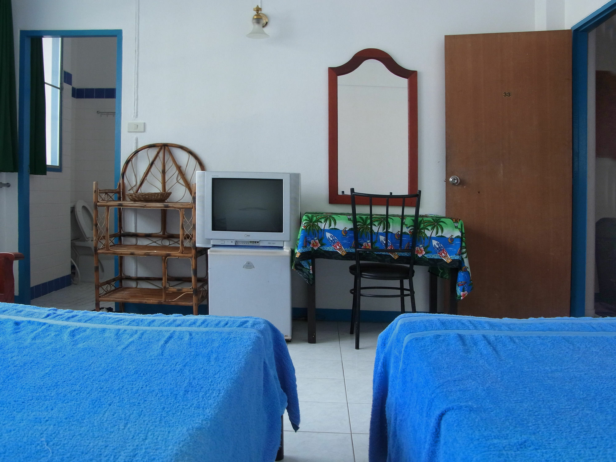 Niku Guesthouse Patong Екстер'єр фото
