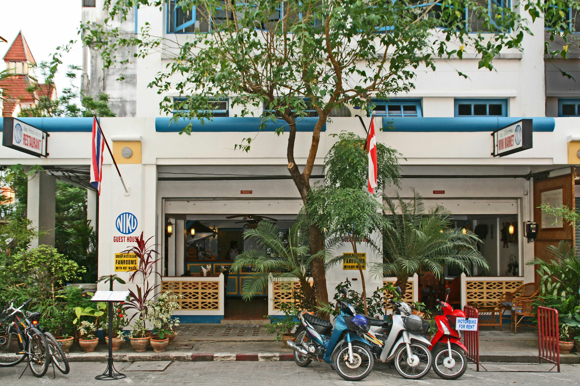 Niku Guesthouse Patong Екстер'єр фото