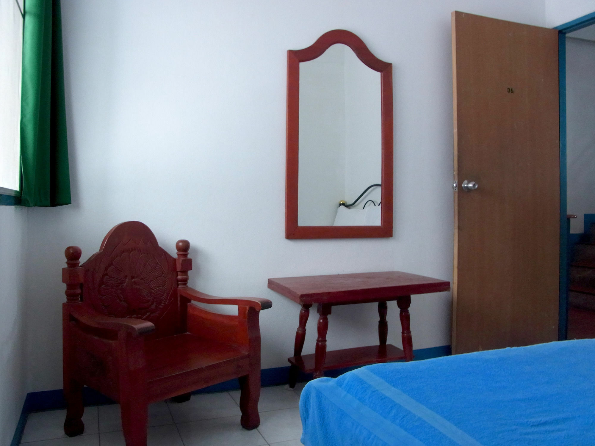 Niku Guesthouse Patong Екстер'єр фото