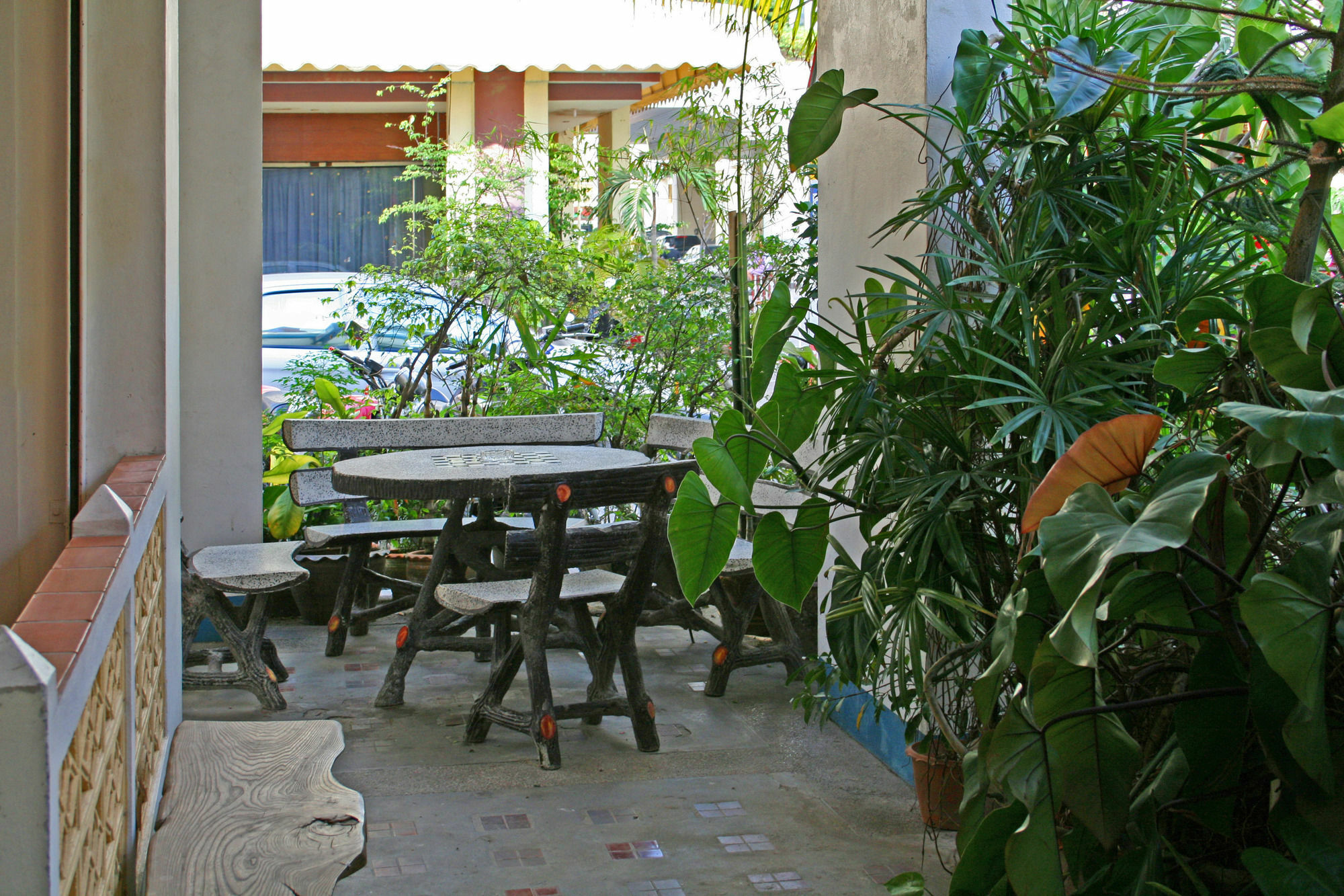 Niku Guesthouse Patong Екстер'єр фото