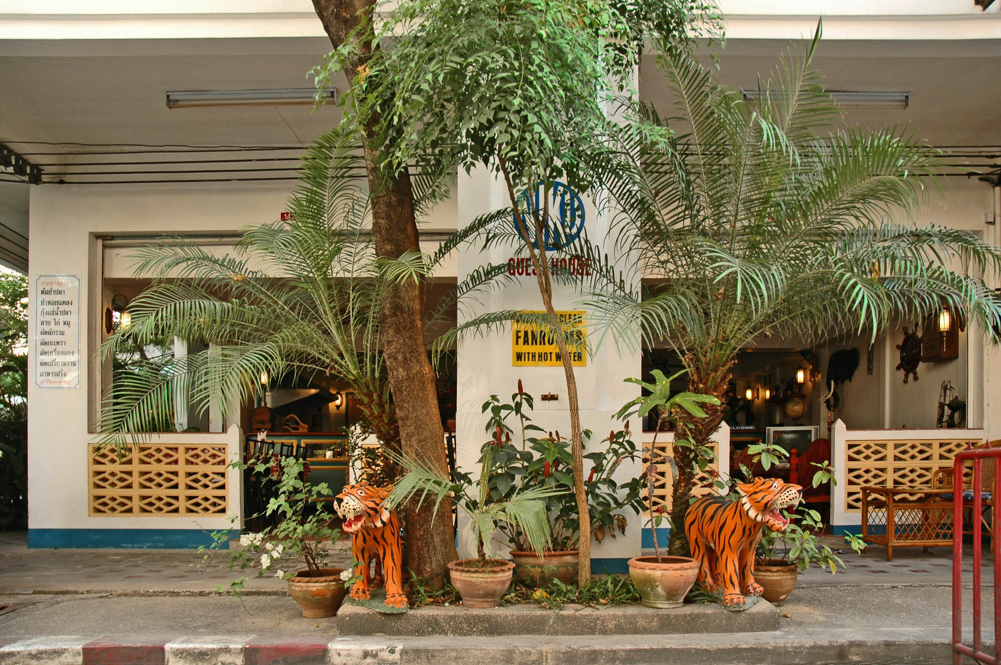 Niku Guesthouse Patong Екстер'єр фото