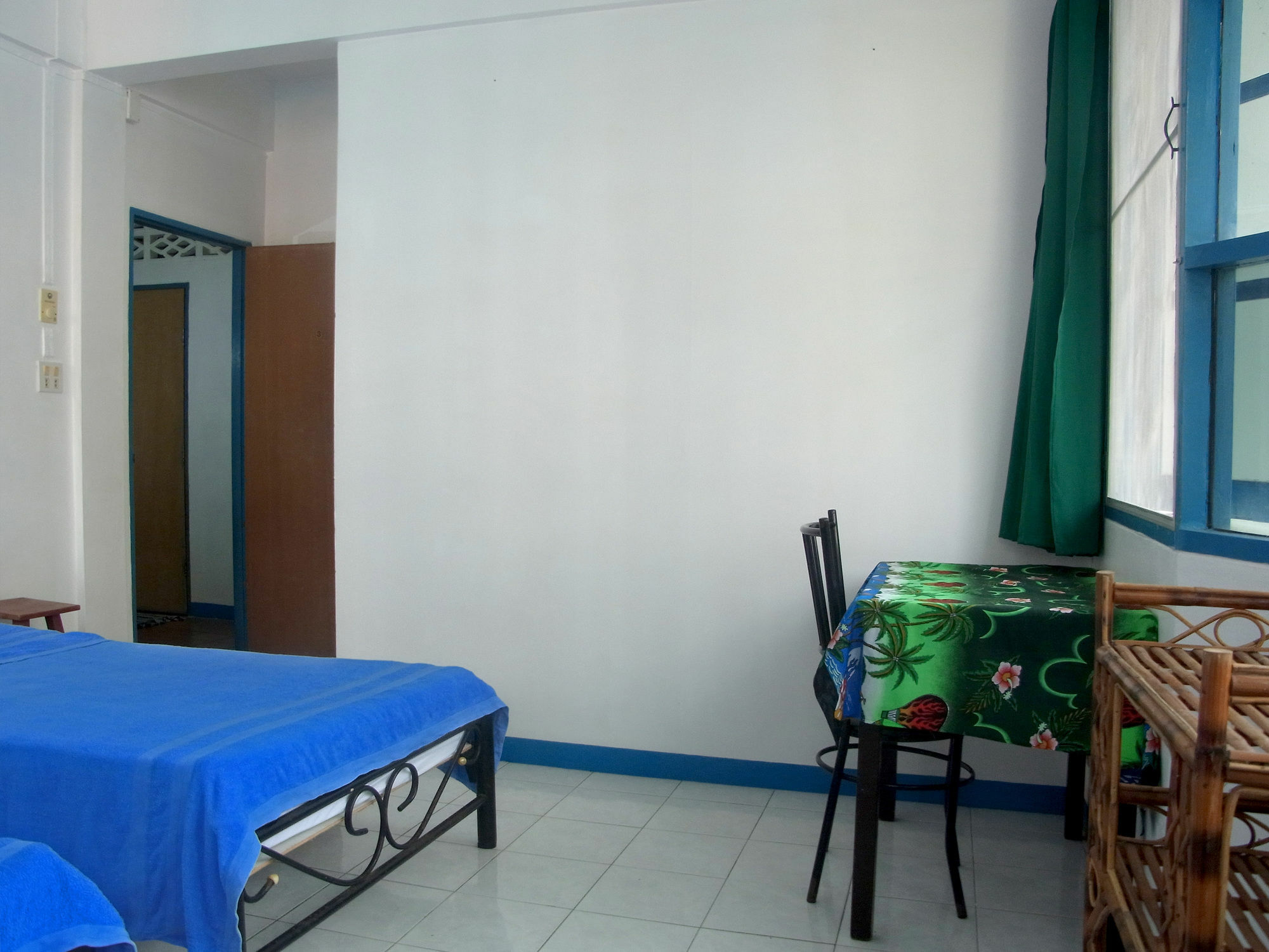 Niku Guesthouse Patong Екстер'єр фото