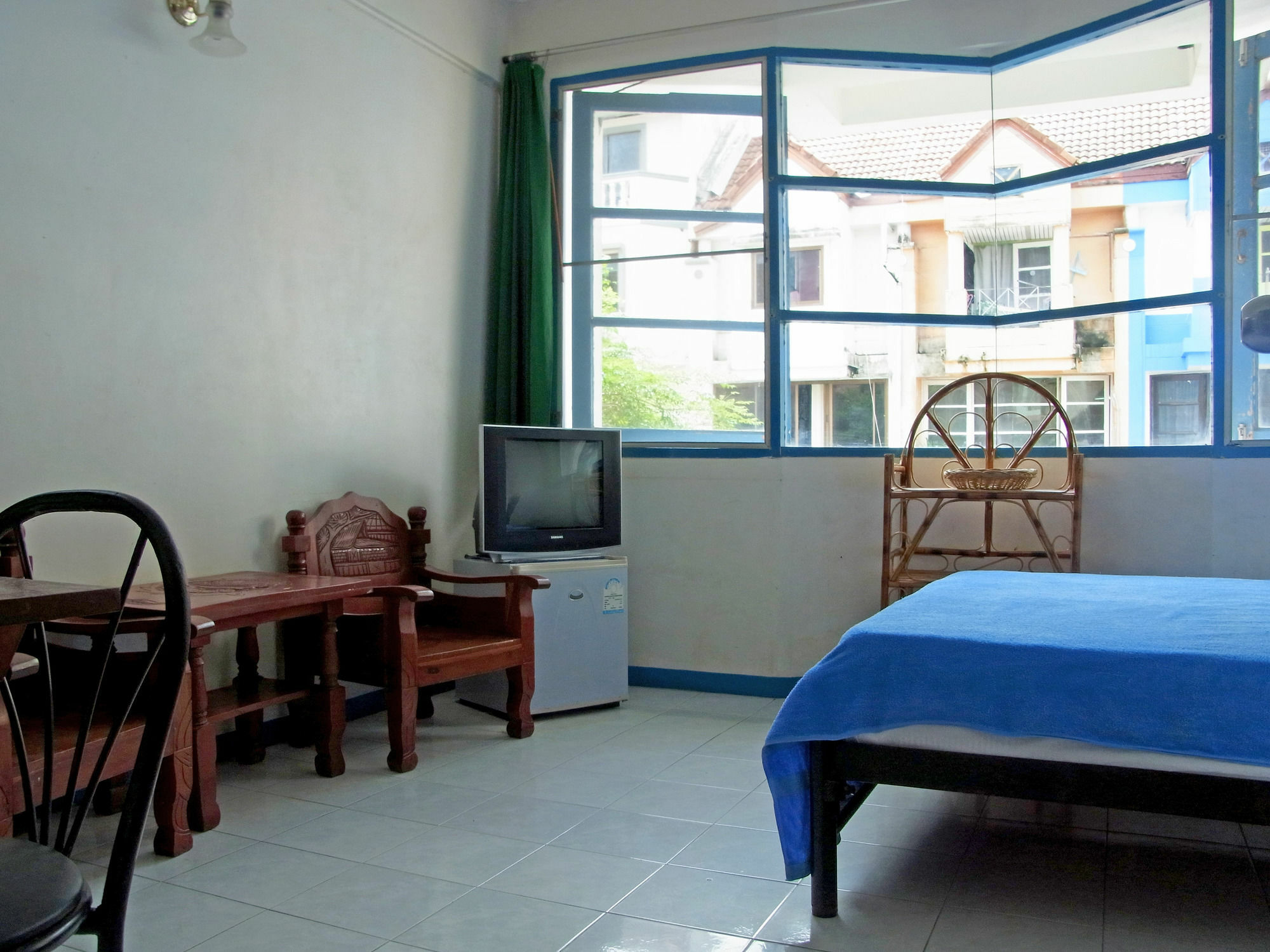 Niku Guesthouse Patong Екстер'єр фото