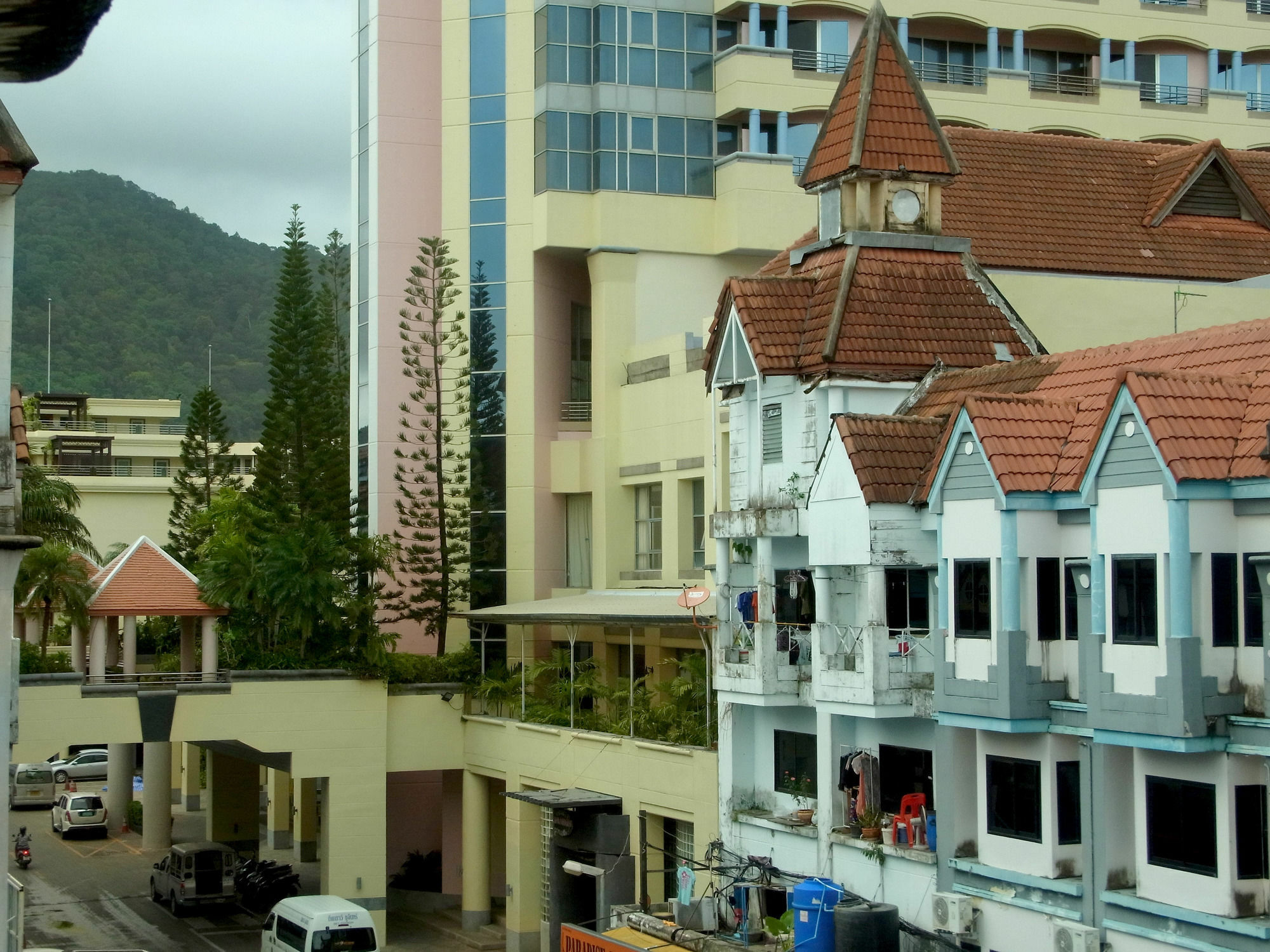 Niku Guesthouse Patong Екстер'єр фото
