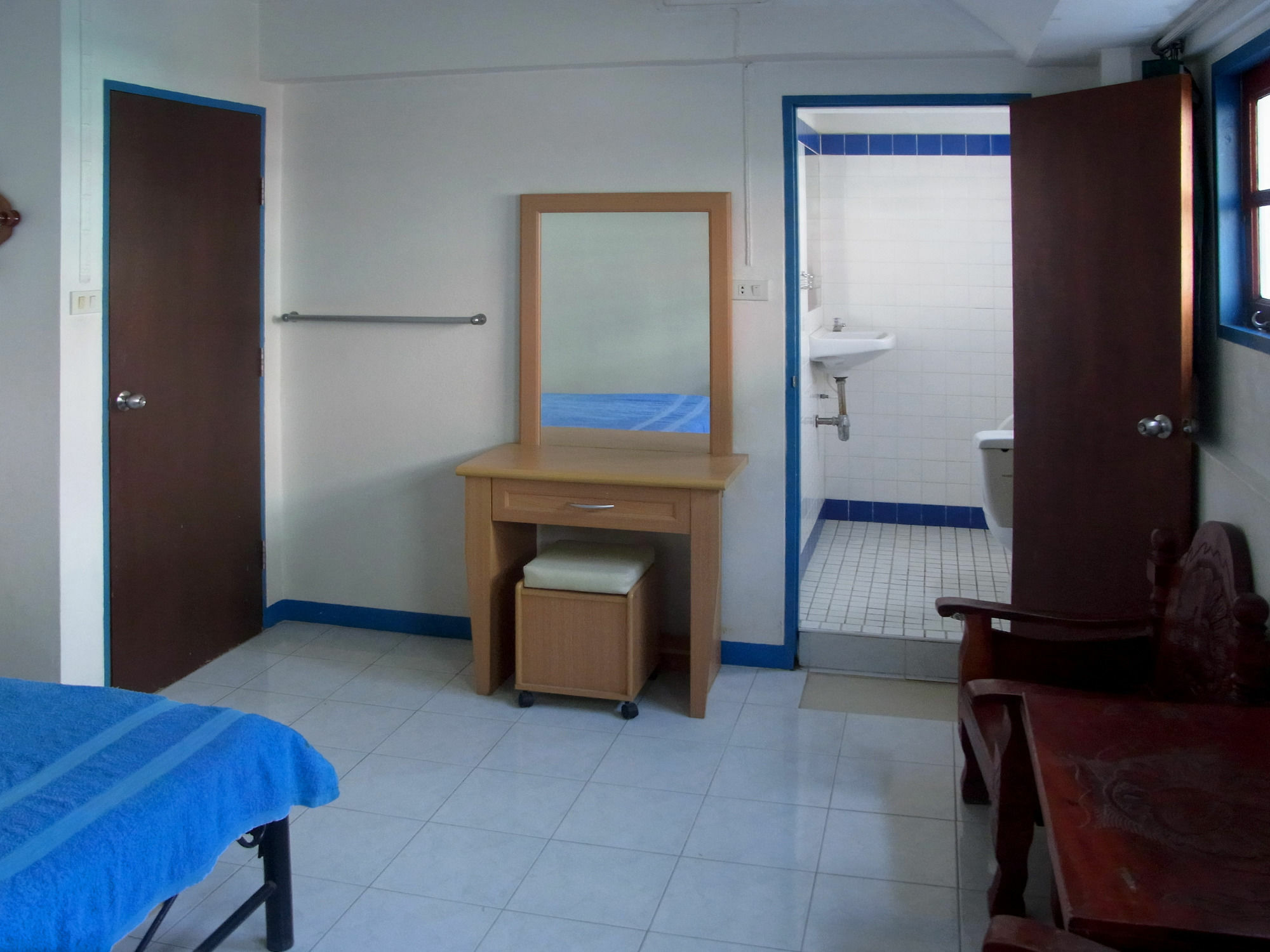 Niku Guesthouse Patong Екстер'єр фото