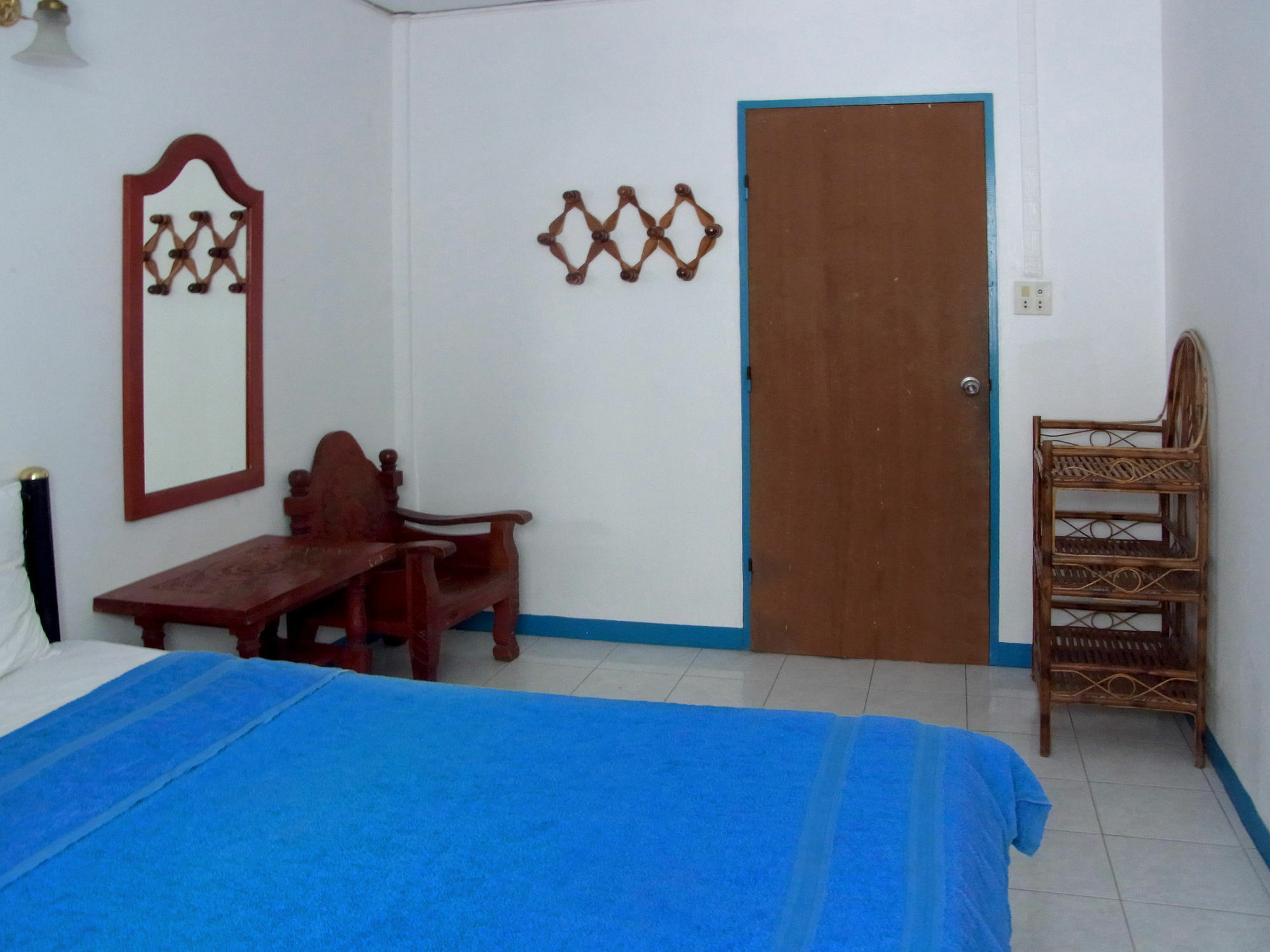 Niku Guesthouse Patong Екстер'єр фото