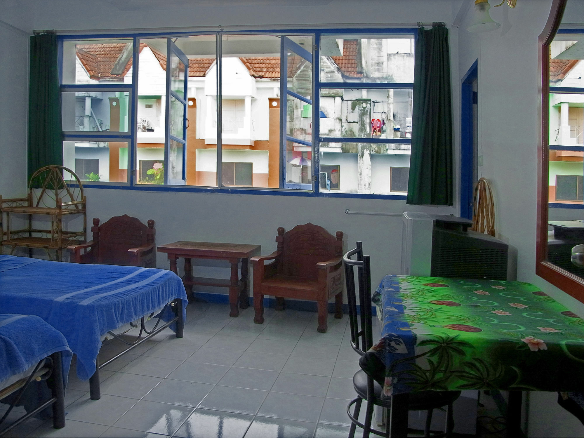 Niku Guesthouse Patong Екстер'єр фото