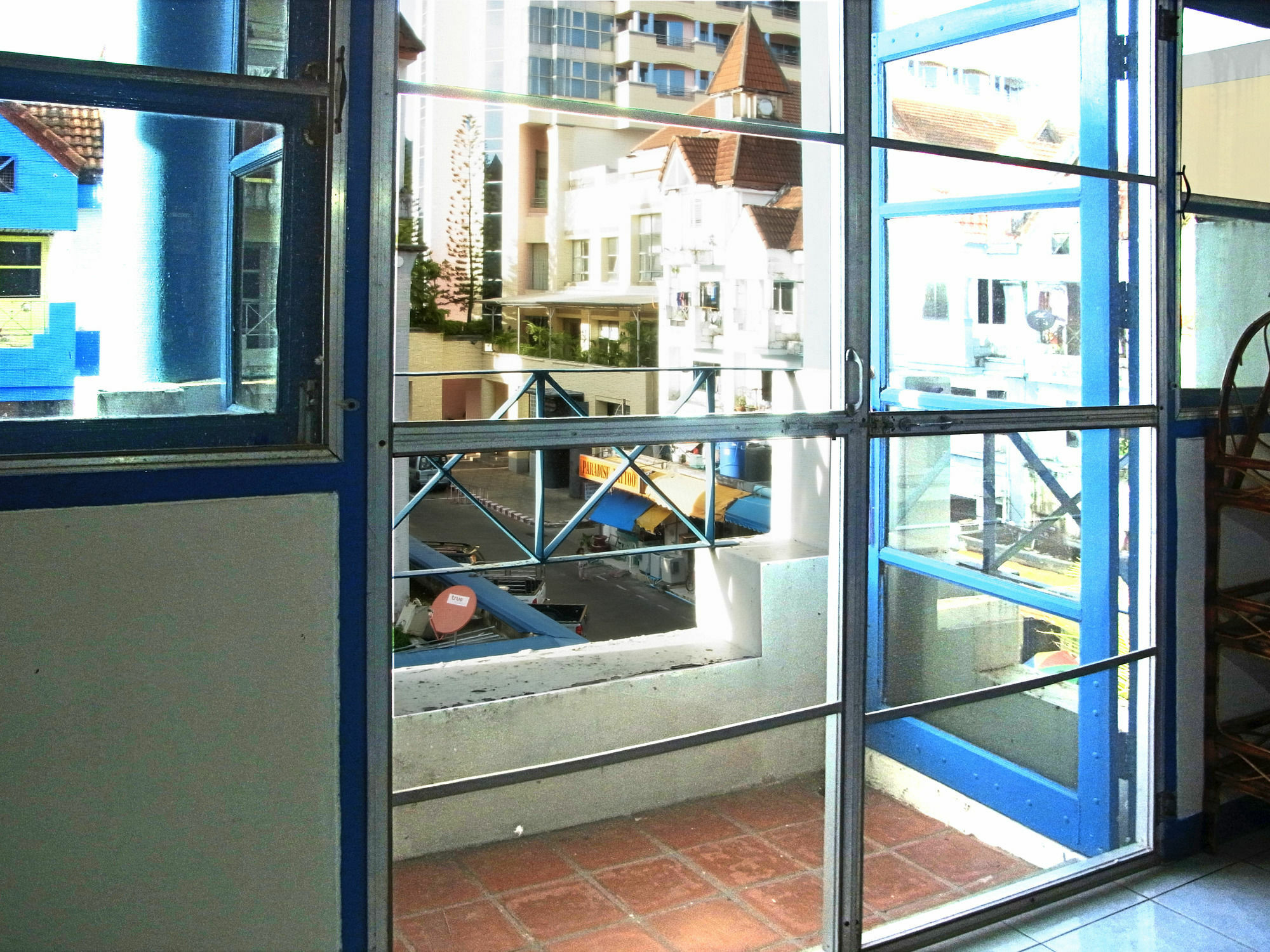 Niku Guesthouse Patong Екстер'єр фото