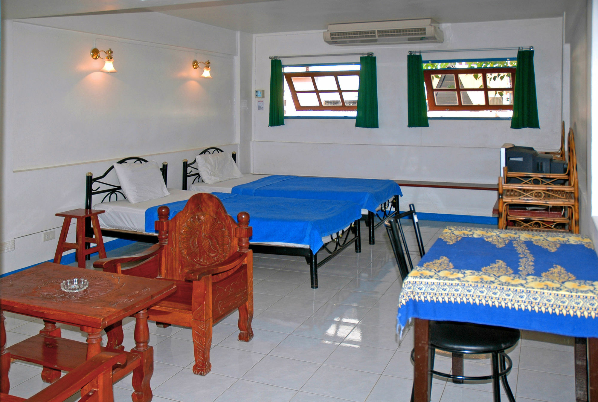 Niku Guesthouse Patong Екстер'єр фото