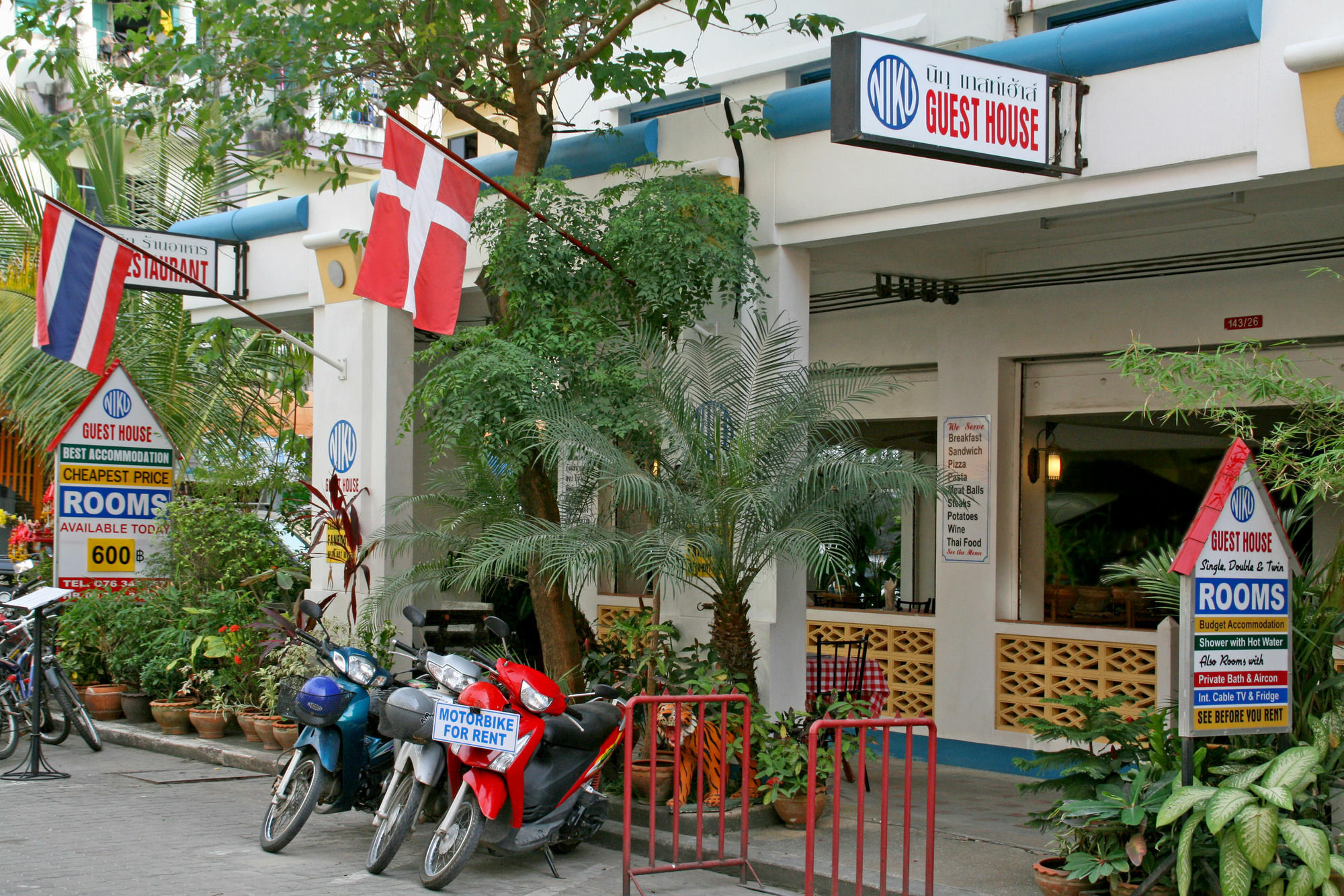 Niku Guesthouse Patong Екстер'єр фото
