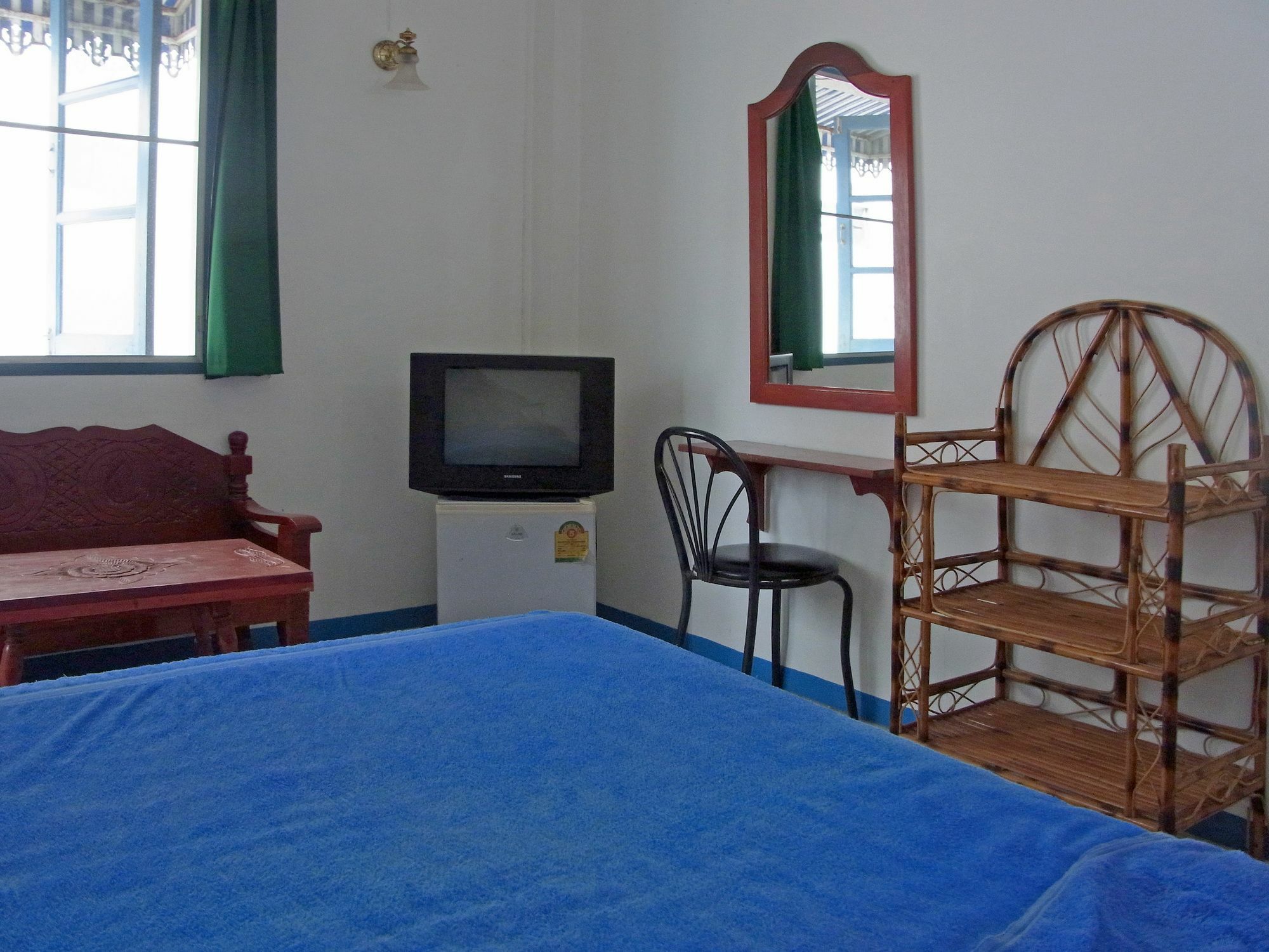 Niku Guesthouse Patong Екстер'єр фото