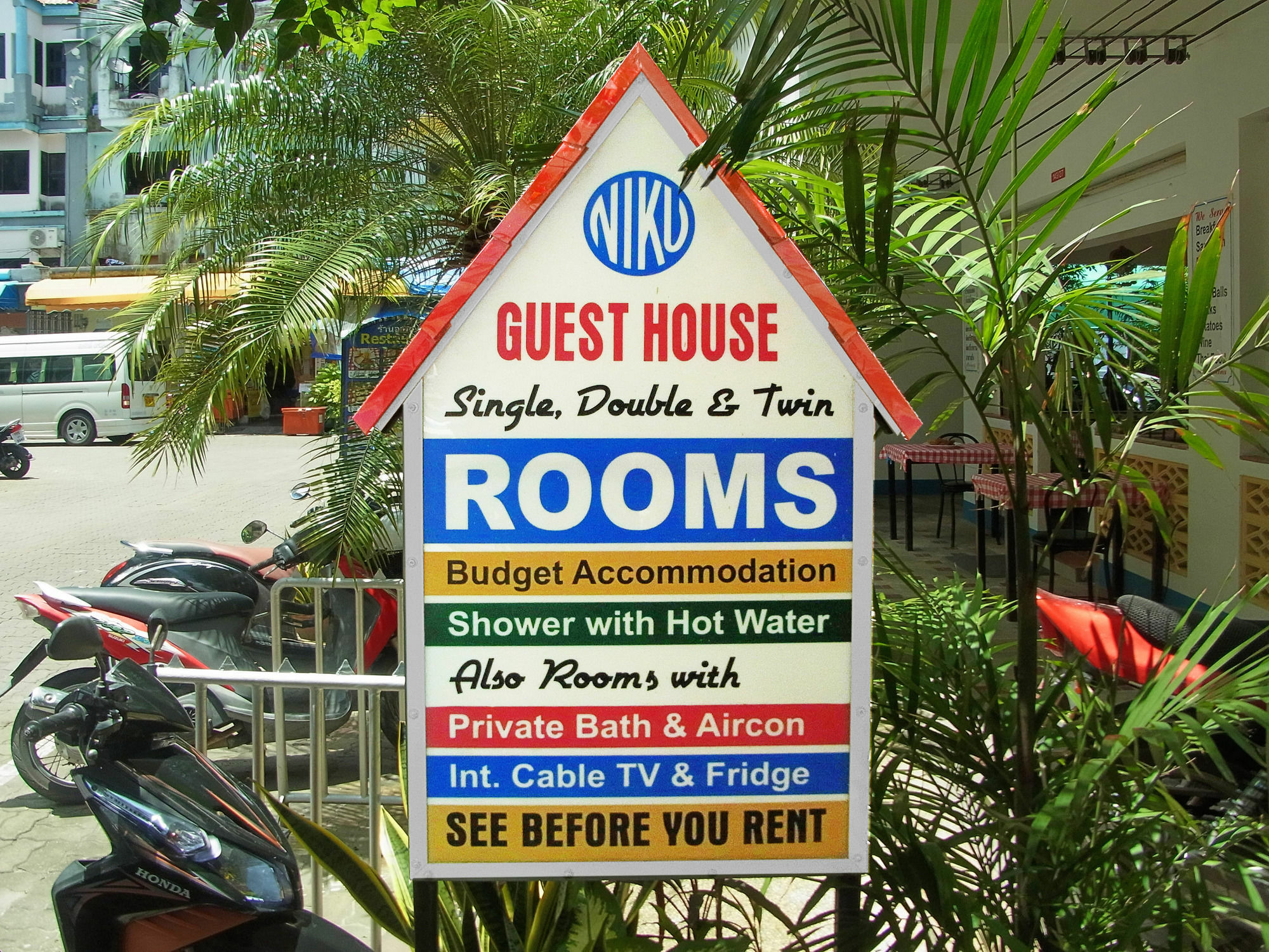 Niku Guesthouse Patong Екстер'єр фото