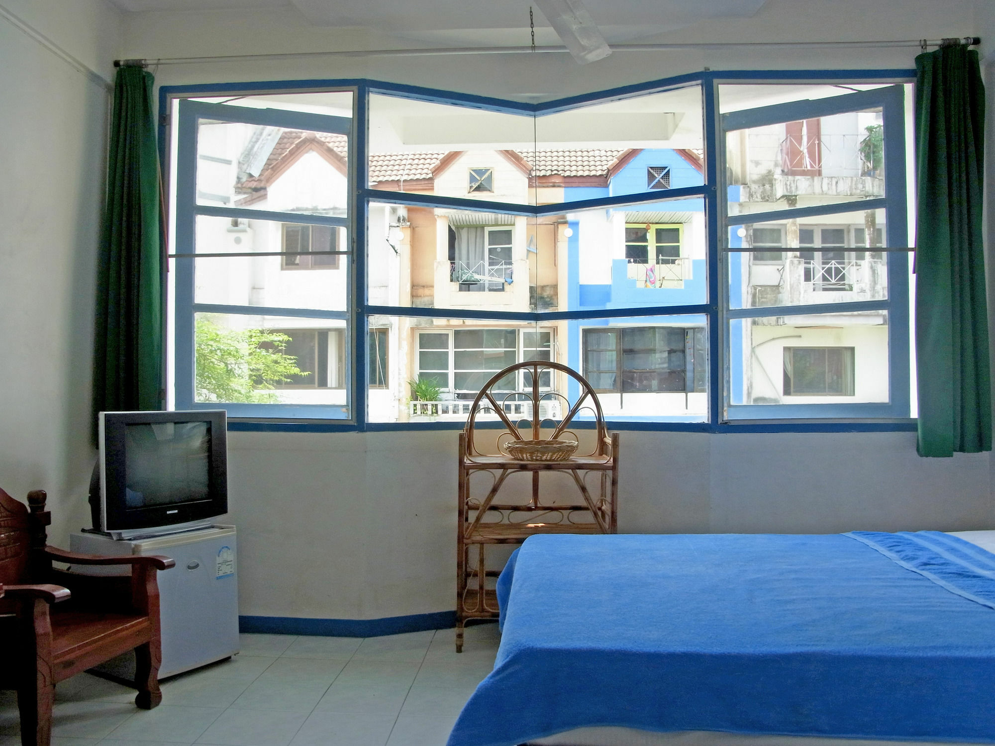 Niku Guesthouse Patong Екстер'єр фото