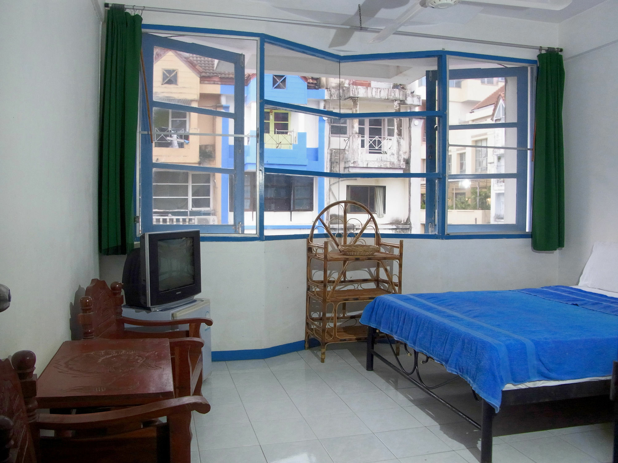 Niku Guesthouse Patong Екстер'єр фото