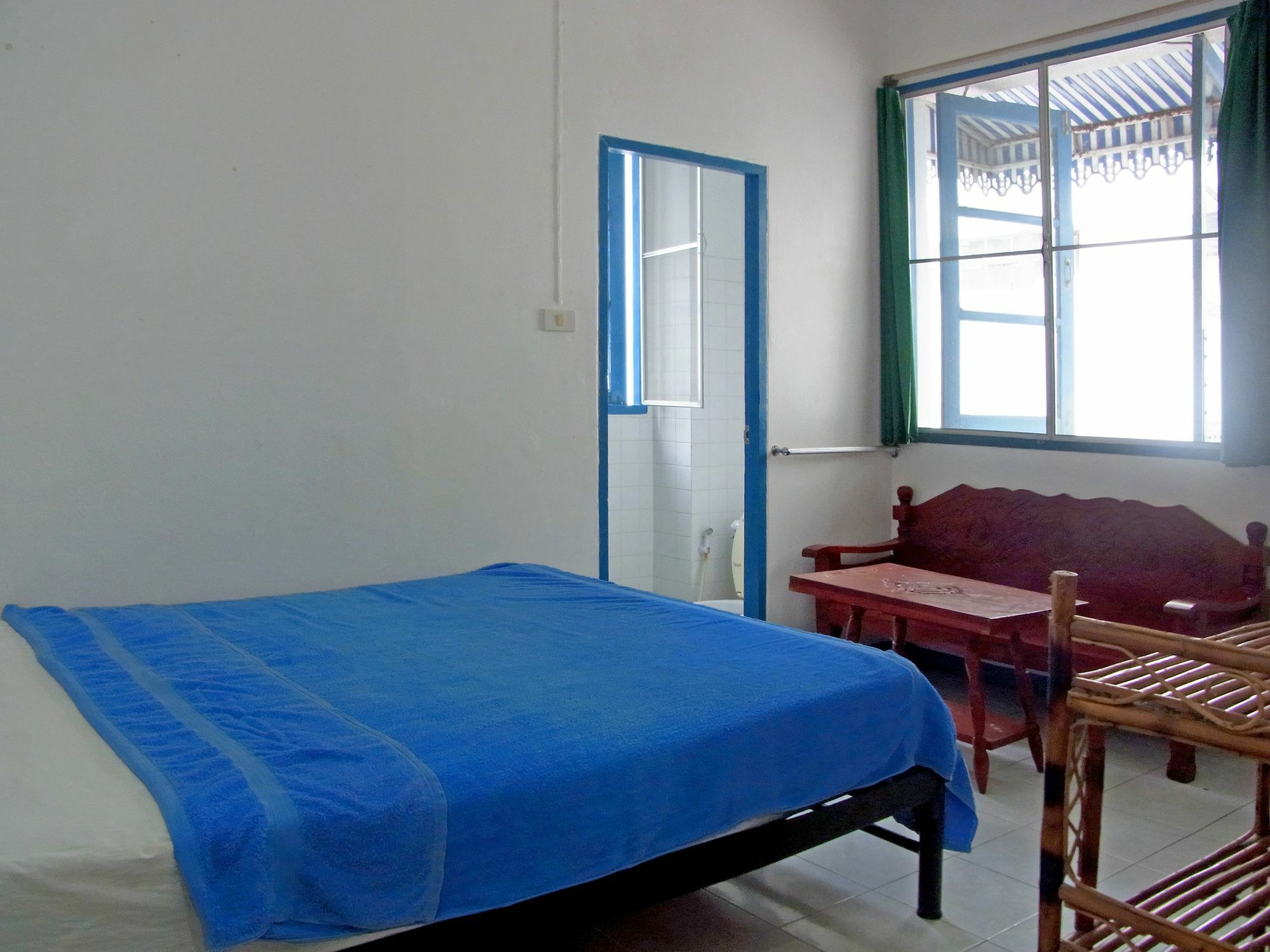 Niku Guesthouse Patong Екстер'єр фото