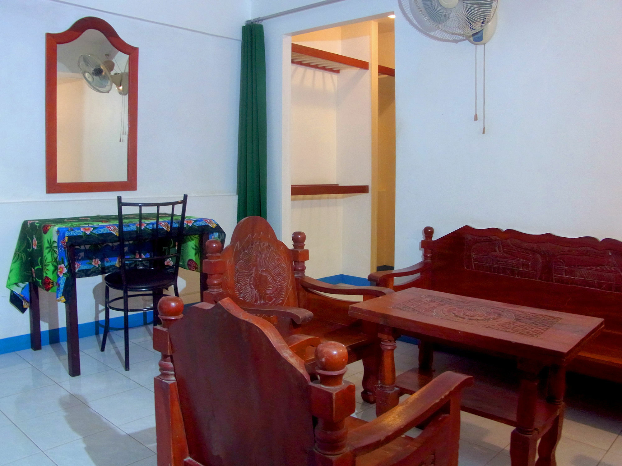 Niku Guesthouse Patong Екстер'єр фото